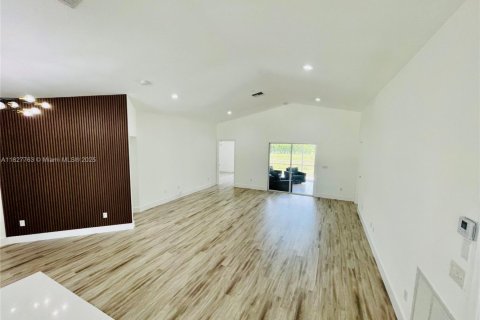 House in Port St. Lucie, Florida 4 bedrooms, 196.4 sq.m. № 1799612 - photo 18