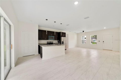 House in Citrus Springs, Florida 4 bedrooms, 146.79 sq.m. № 2156598 - photo 3