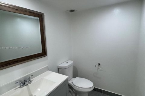 Condominio en alquiler en North Miami Beach, Florida, 1 dormitorio, 72.46 m2 № 1993196 - foto 3