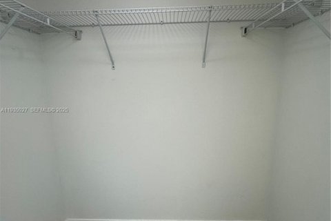 Condominio en alquiler en North Miami Beach, Florida, 1 dormitorio, 72.46 m2 № 1993196 - foto 10