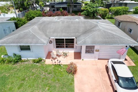 House in Margate, Florida 2 bedrooms, 116.78 sq.m. № 1752646 - photo 1