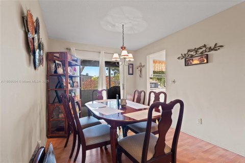 House in Margate, Florida 2 bedrooms, 116.78 sq.m. № 1752646 - photo 5