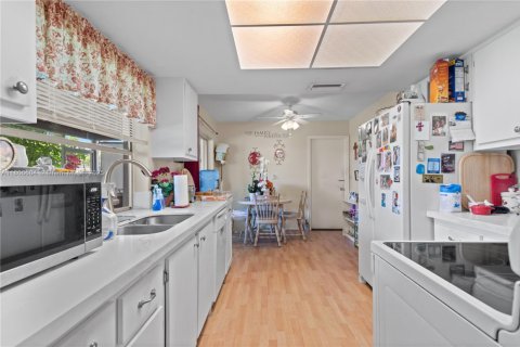 House in Margate, Florida 2 bedrooms, 116.78 sq.m. № 1752646 - photo 6