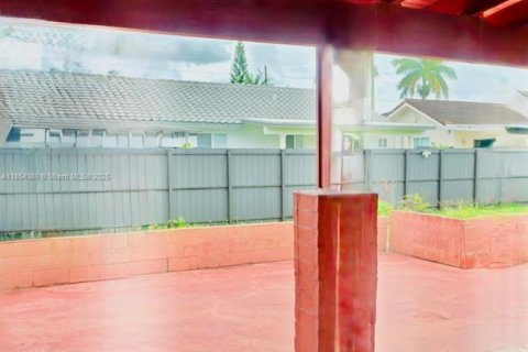 House in Miami, Florida 3 bedrooms, 142.51 sq.m. № 1880026 - photo 13