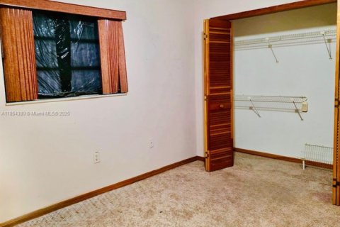 House in Miami, Florida 3 bedrooms, 142.51 sq.m. № 1880026 - photo 8