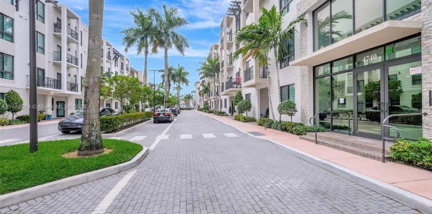 Condo in Doral, Florida, 3 bedrooms  № 1698326