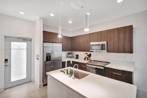 Condo in Doral, Florida, 3 bedrooms  № 1698326 - photo 12