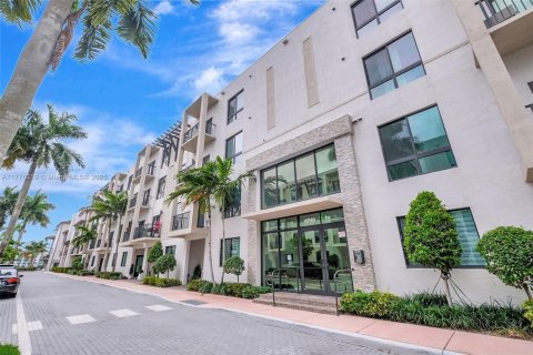 Condo in Doral, Florida, 3 bedrooms  № 1698326 - photo 2