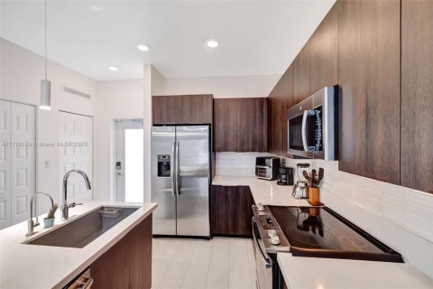 Condo in Doral, Florida, 3 bedrooms  № 1698326 - photo 9