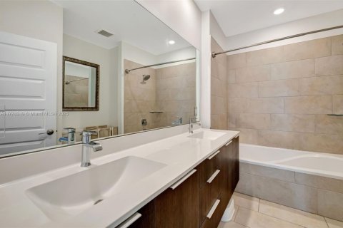 Condo in Doral, Florida, 3 bedrooms  № 1698326 - photo 19