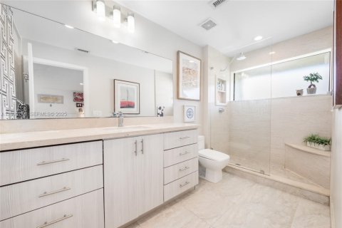 Townhouse in South Miami, Florida 3 bedrooms, 204.38 sq.m. № 2079478 - photo 17