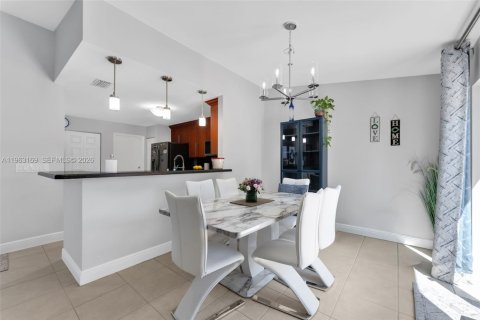 Villa ou maison à louer à Deerfield Beach, Floride: 3 chambres, 122.17 m2 № 2024232 - photo 8