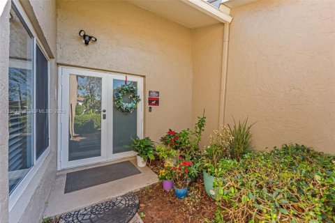 Villa ou maison à louer à Deerfield Beach, Floride: 3 chambres, 122.17 m2 № 2024232 - photo 5