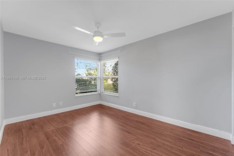 Villa ou maison à louer à Deerfield Beach, Floride: 3 chambres, 122.17 m2 № 2024232 - photo 16