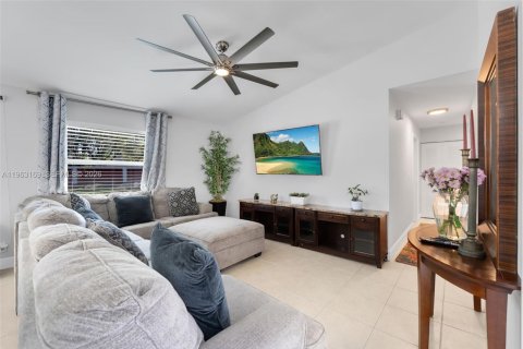 Villa ou maison à louer à Deerfield Beach, Floride: 3 chambres, 122.17 m2 № 2024232 - photo 10