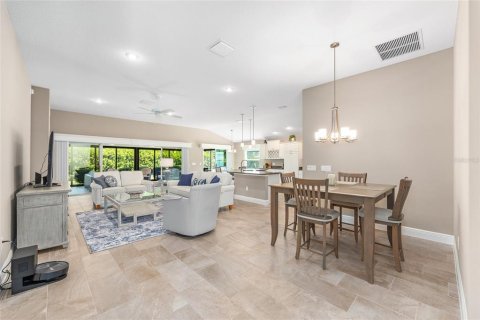 House in The Villages, Florida 3 bedrooms, 188.5 sq.m. № 1869331 - photo 4