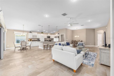 House in The Villages, Florida 3 bedrooms, 188.5 sq.m. № 1869331 - photo 5