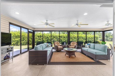 House in The Villages, Florida 3 bedrooms, 188.5 sq.m. № 1869331 - photo 8