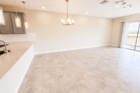 Condominio en venta en Davenport, Florida, 3 dormitorios, 166.02 m2 № 2107409 - foto 5