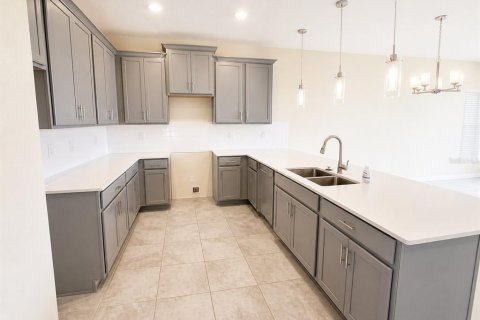 Condominio en venta en Davenport, Florida, 3 dormitorios, 166.02 m2 № 2107409 - foto 2