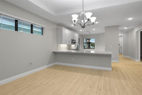 House in Lakewood Ranch, Florida 2 bedrooms, 155.61 sq.m. № 1851587 - photo 18