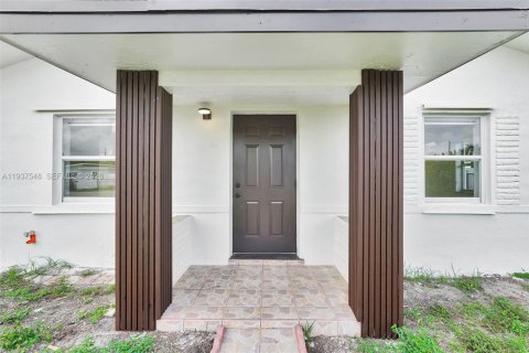 House in Miami, Florida 3 bedrooms, 109.62 sq.m. № 1995253 - photo 2