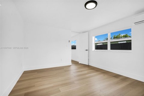 House in Miami, Florida 3 bedrooms, 109.62 sq.m. № 1995253 - photo 30