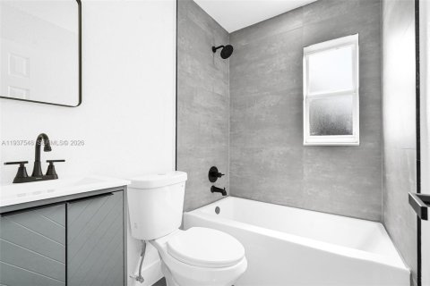 House in Miami, Florida 3 bedrooms, 109.62 sq.m. № 1995253 - photo 14