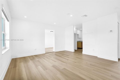 House in Miami, Florida 3 bedrooms, 109.62 sq.m. № 1995253 - photo 27