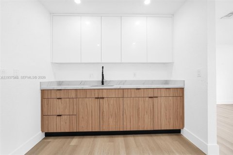 House in Miami, Florida 3 bedrooms, 109.62 sq.m. № 1995253 - photo 17