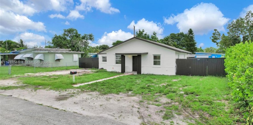 House in Miami, Florida 3 bedrooms, 109.62 sq.m. № 1995253