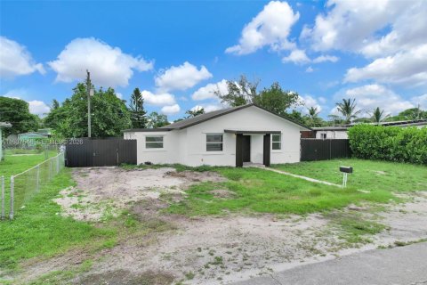 House in Miami, Florida 3 bedrooms, 109.62 sq.m. № 1995253 - photo 9