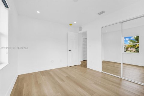 House in Miami, Florida 3 bedrooms, 109.62 sq.m. № 1995253 - photo 20