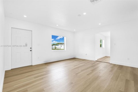 House in Miami, Florida 3 bedrooms, 109.62 sq.m. № 1995253 - photo 28