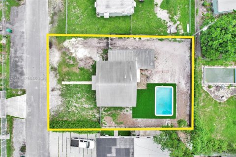 House in Miami, Florida 3 bedrooms, 109.62 sq.m. № 1995253 - photo 8