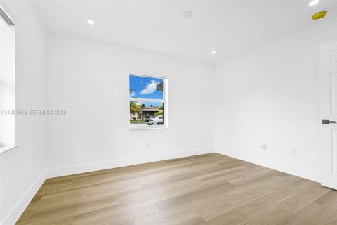 House in Miami, Florida 3 bedrooms, 109.62 sq.m. № 1995253 - photo 18