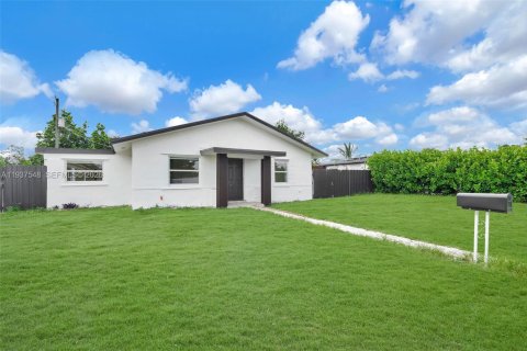 House in Miami, Florida 3 bedrooms, 109.62 sq.m. № 1995253 - photo 10