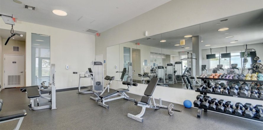 Condominio en West Palm Beach, Florida, 2 dormitorios № 1182014