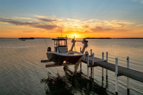 Купить виллу или дом в Биг-Пайн-Ки, Флорида 3 спальни, 435.43м2, № 1981470 - фото 4