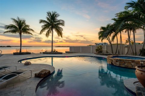 Купить виллу или дом в Биг-Пайн-Ки, Флорида 3 спальни, 435.43м2, № 1981470 - фото 9