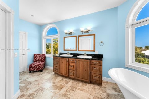 Купить виллу или дом в Биг-Пайн-Ки, Флорида 3 спальни, 435.43м2, № 1981470 - фото 24