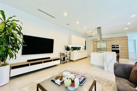 House in Miami, Florida 4 bedrooms, 288.37 sq.m. № 2029345 - photo 7