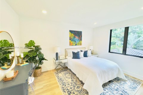 House in Miami, Florida 4 bedrooms, 288.37 sq.m. № 2029345 - photo 24