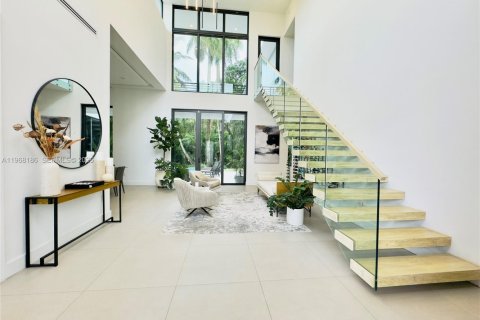 House in Miami, Florida 4 bedrooms, 288.37 sq.m. № 2029345 - photo 2