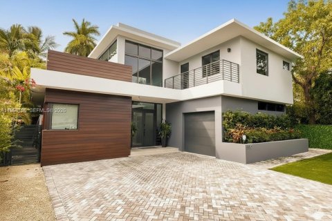 House in Miami, Florida 4 bedrooms, 288.37 sq.m. № 2029345