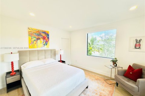 House in Miami, Florida 4 bedrooms, 288.37 sq.m. № 2029345 - photo 23