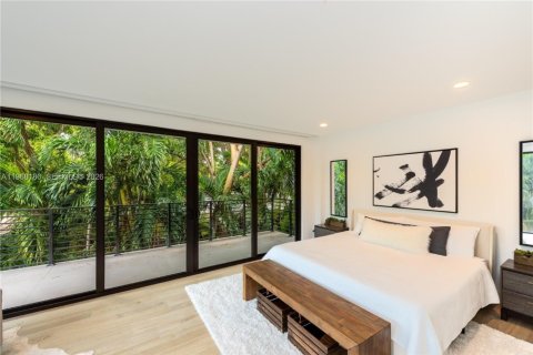 House in Miami, Florida 4 bedrooms, 288.37 sq.m. № 2029345 - photo 17