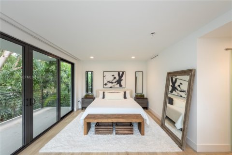 House in Miami, Florida 4 bedrooms, 288.37 sq.m. № 2029345 - photo 16