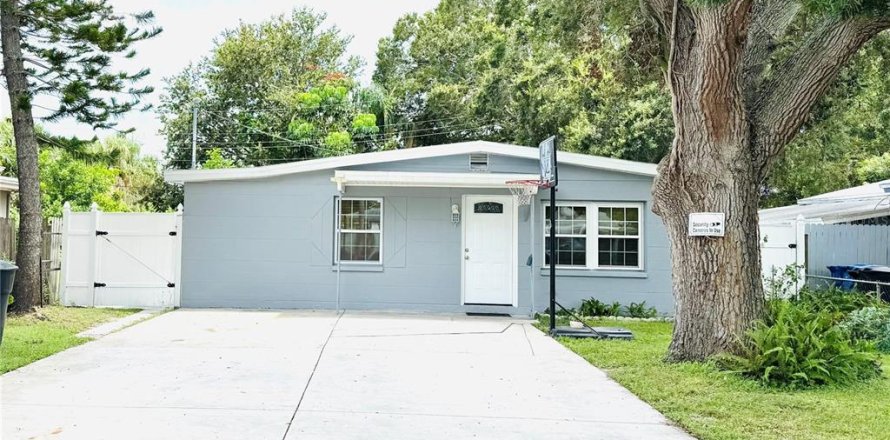 House in Saint Petersburg, Florida 2 bedrooms, 66.89 sq.m. № 1904788