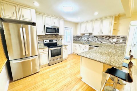 House in Saint Petersburg, Florida 2 bedrooms, 66.89 sq.m. № 1904788 - photo 8